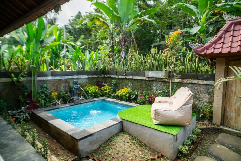 Family room with pool