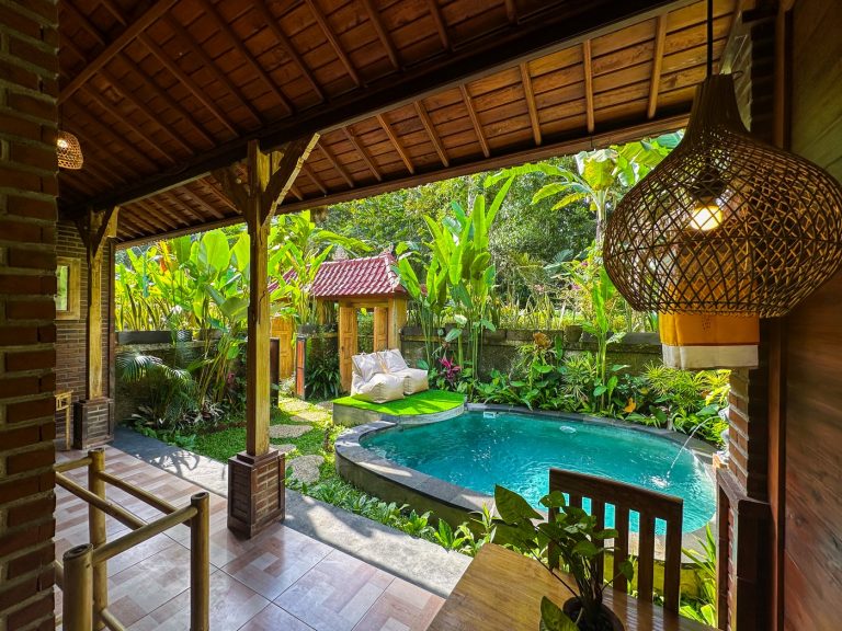 garden and swimming pool family room